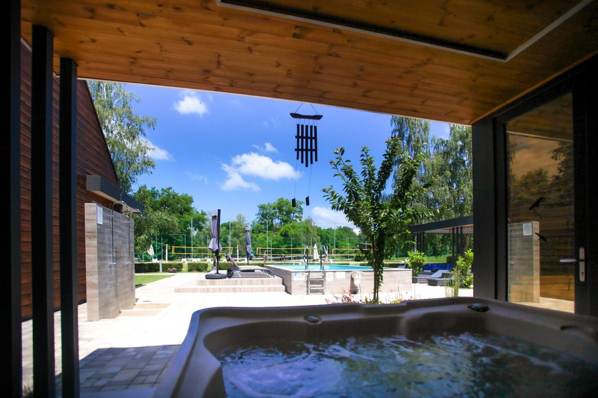 Mohacsi Wellness Vendeghaz Es Lovasklub Hotel Екстериор снимка