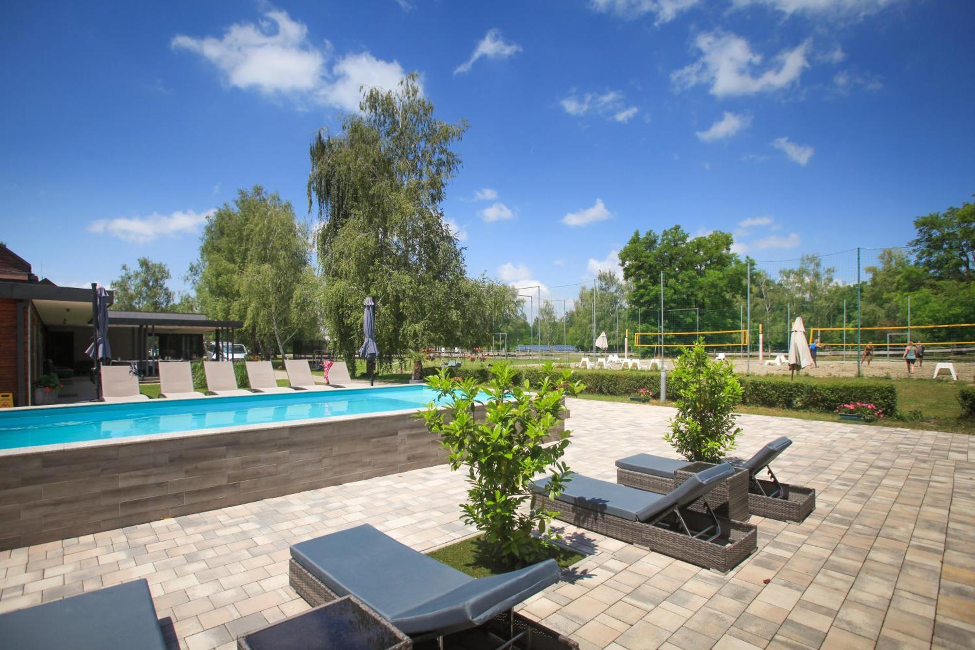 Mohacsi Wellness Vendeghaz Es Lovasklub Hotel Екстериор снимка